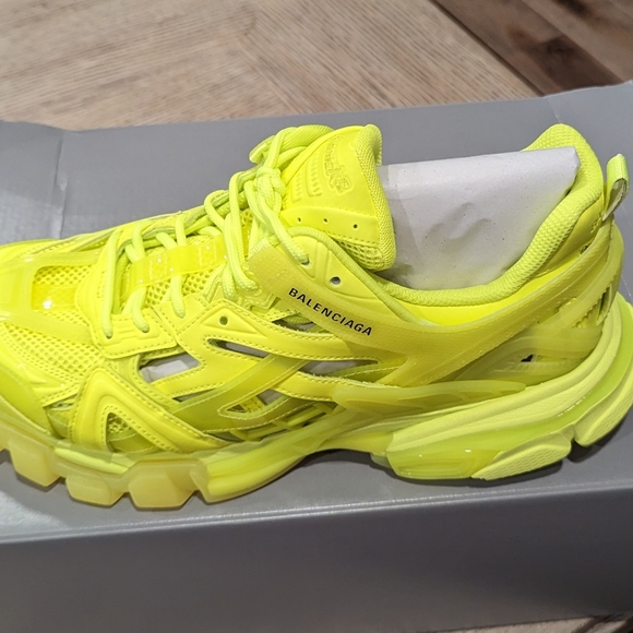 Men's Balenciaga "Track 2" Monochromatic Low-Top Sneakers Yellow - Picture 5 of 7